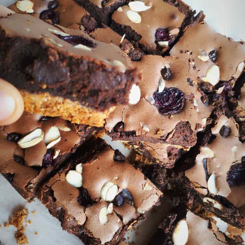 Vişneli Bademli Browni