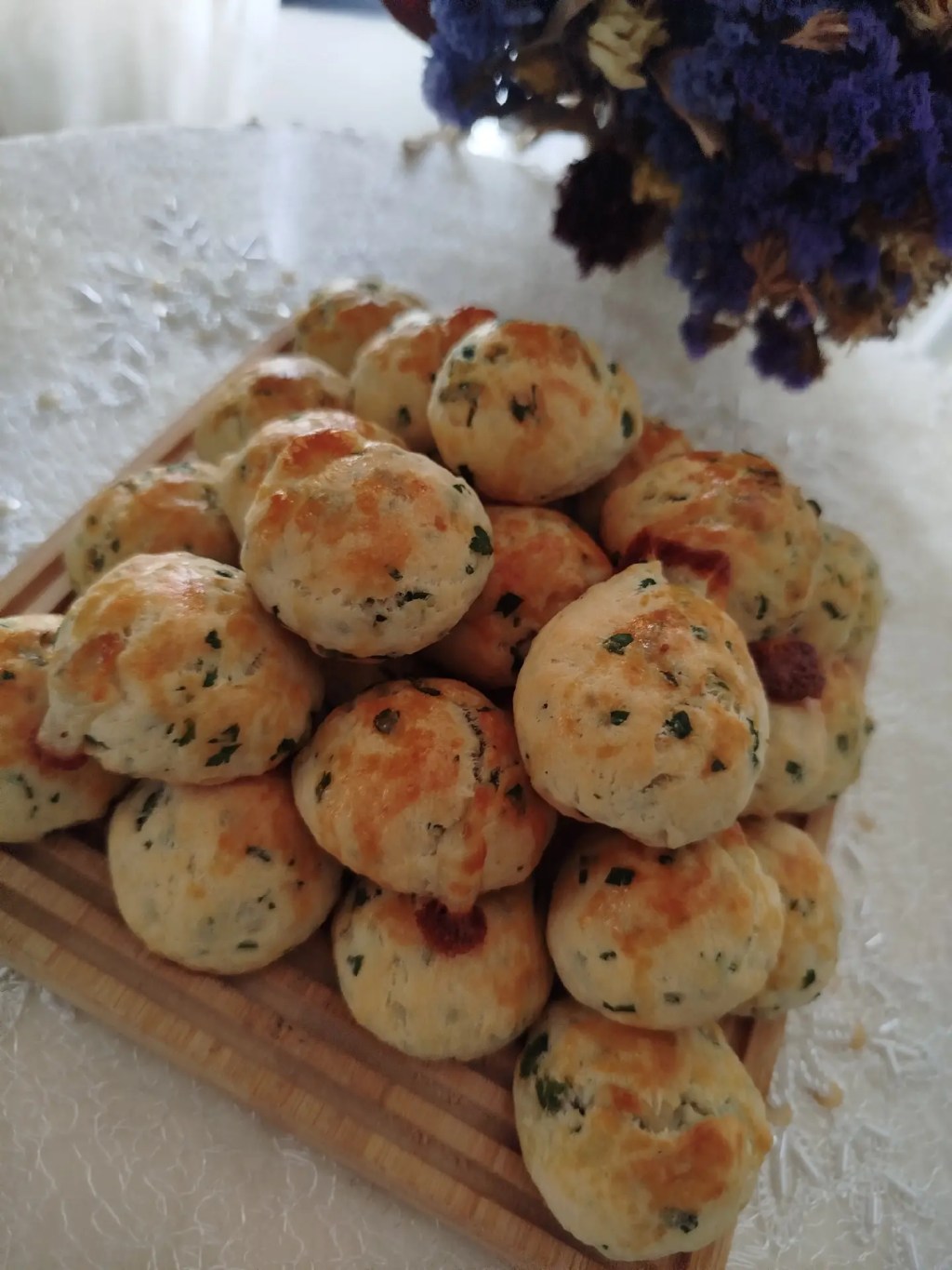 Kaşarlı ve Yeşillikli Tuzlu Kurabiye (Poğaça&nbsp;Tadında)