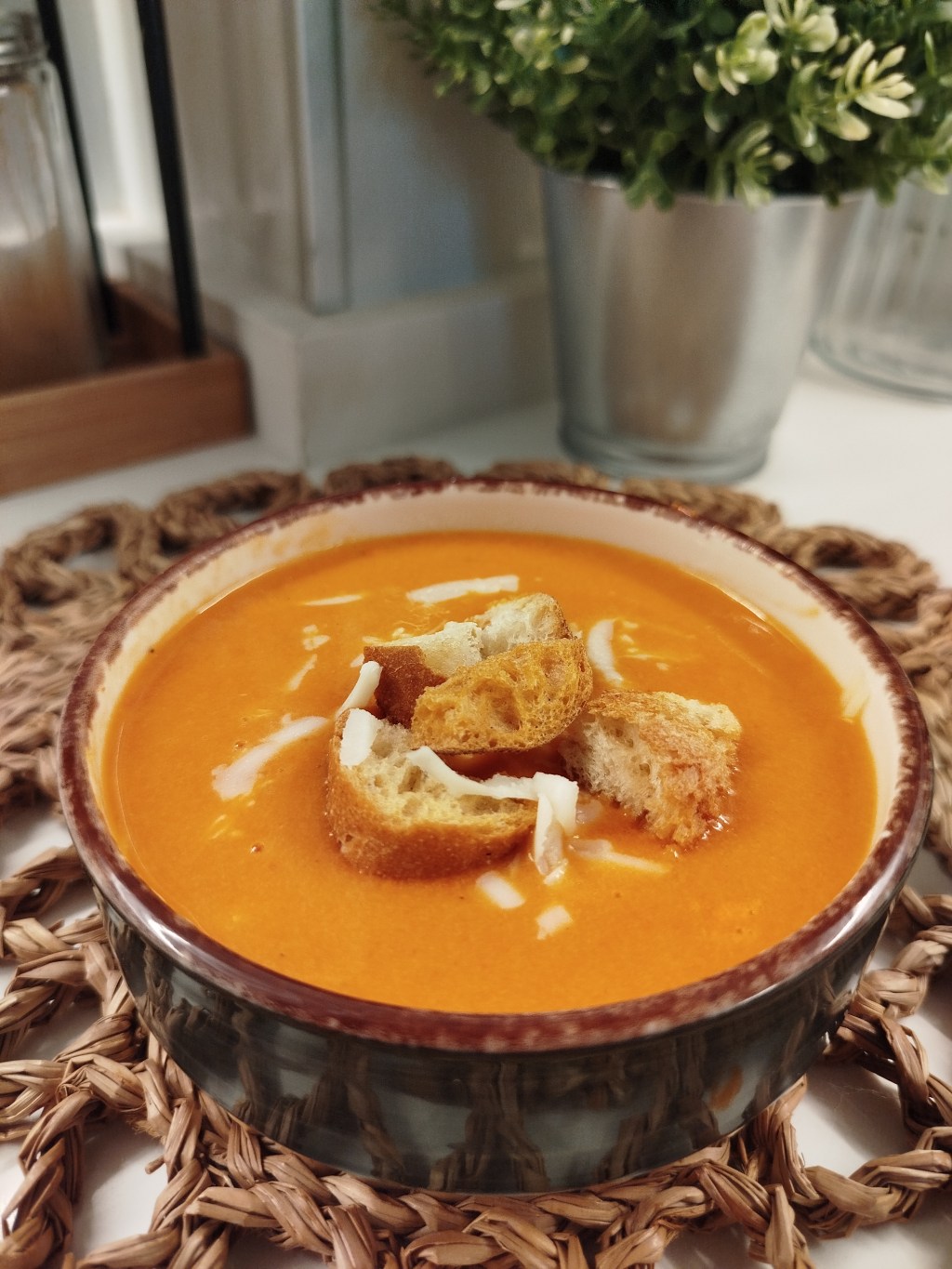 Kaşarlı Domates Çorbası